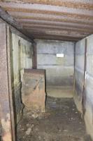 Ligne Maginot - CB226 - BOIS DE CATTENOM 02 - (Blockhaus pour arme infanterie) - Intérieur de la construction en appendice et la porte d'entrée du blockhaus.