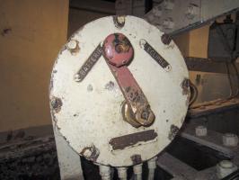 Ligne Maginot - FOUR A CHAUX - FAC - (Ouvrage d'artillerie) - Bloc 2
Etage inférieur de la tourelle de 75
Commande électrique de mise en batterie et éclipse