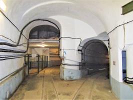 Ligne Maginot - FOUR A CHAUX - FAC - (Ouvrage d'artillerie) - Accès au plan incliné avec à gauche le local du treuil
A droite la galerie du magasin aux artifices