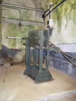 Ligne Maginot - FOUR A CHAUX - FAC - (Ouvrage d'artillerie) - Bloc 2
Machinerie du monte-charge
Manivelle de secours à bras