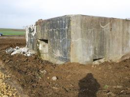 Ligne Maginot - CB118 - UNTERHAUSEN - (Blockhaus pour canon) - L'entrée pour la pièce est partiellement ensevelie, l'entrée du personnel a peu près total