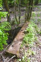 Ligne Maginot - VF60 - ANTENNE DE L'OUVRAGE DU HOCHWALD - (RESEAU - Voie 60 - Antenne ou rocade ferroviaire) - 6 - PONT SUR LE GEFAELLBAECHEL 1
L'une des margelles du pont où ne subsistent que les traces des rambardes métalliques installées à l'origine