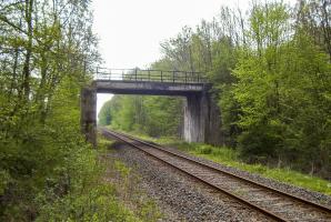 Ligne Maginot - VF60 - ANTENNE DE L'OUVRAGE DU HOCHWALD - (RESEAU - Voie 60 - Antenne ou rocade ferroviaire) - 3 - PS ROUTE VF NEUBOURG
Le passage sur la VF encore en place après 2010
La partie route a été détruite lors du recalibrate de la chaussée