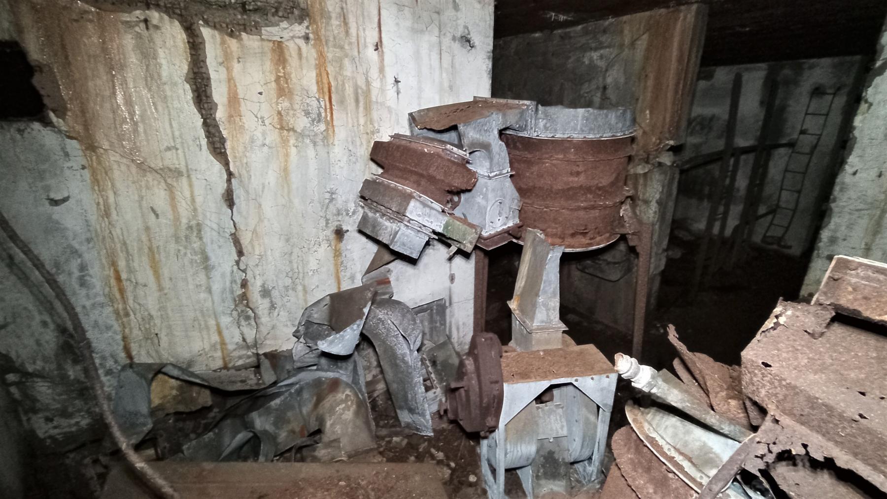 Ligne Maginot - HOCHWALD C2 - (Casemate d'infanterie) - Local des filtres et du groupe électrogène CLM IPJ65