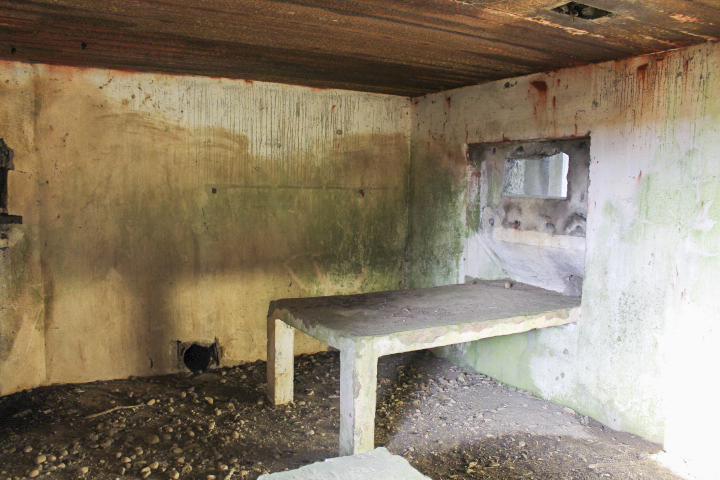 Ligne Maginot - KALKOFEN 3 - (Blockhaus pour canon) - La tablette pour La mitrailleuse Hotchkiss - Christian LENHARD