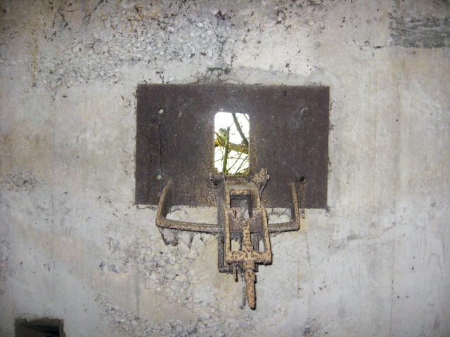 Ligne Maginot - KALKOFEN 4 - (Blockhaus pour arme infanterie) - Trémie mitrailleuse Hotchkiss - Christian LENHARD