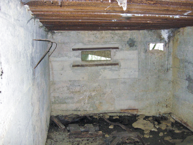 Ligne Maginot - KALKOFEN 8 - (Blockhaus pour arme infanterie) - L'intérieur
Le créneau mitrailleuse et le créneau FM - Christian LENHARD