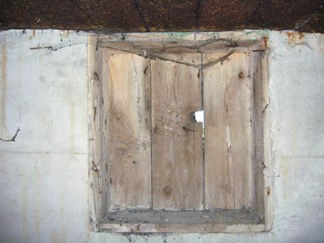 Ligne Maginot - KALKOFEN 6 - (Blockhaus pour canon) - Créneau FM
Le coffrage est encore en place - Christian LENHARD