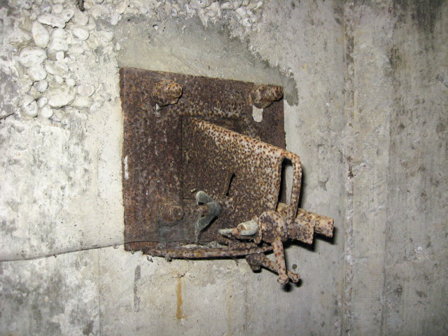 Ligne Maginot - KLEINGEWAEND 3 - (Blockhaus pour arme infanterie) - Créneau FM - Christian LENHARD