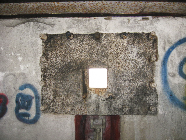 Ligne Maginot - POUHL - (Blockhaus pour arme infanterie) - Créneau mitrailleuse - Christian LENHARD