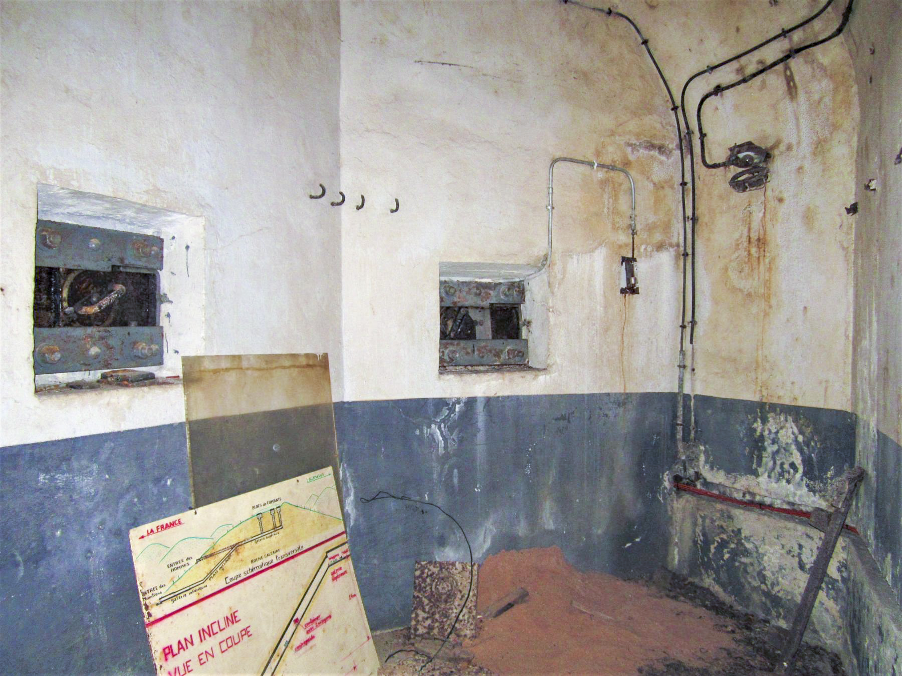 Ligne Maginot - FOUR A CHAUX - FAC - (Ouvrage d'artillerie) - Entrée munitions
Blockhaus de défense intérieur