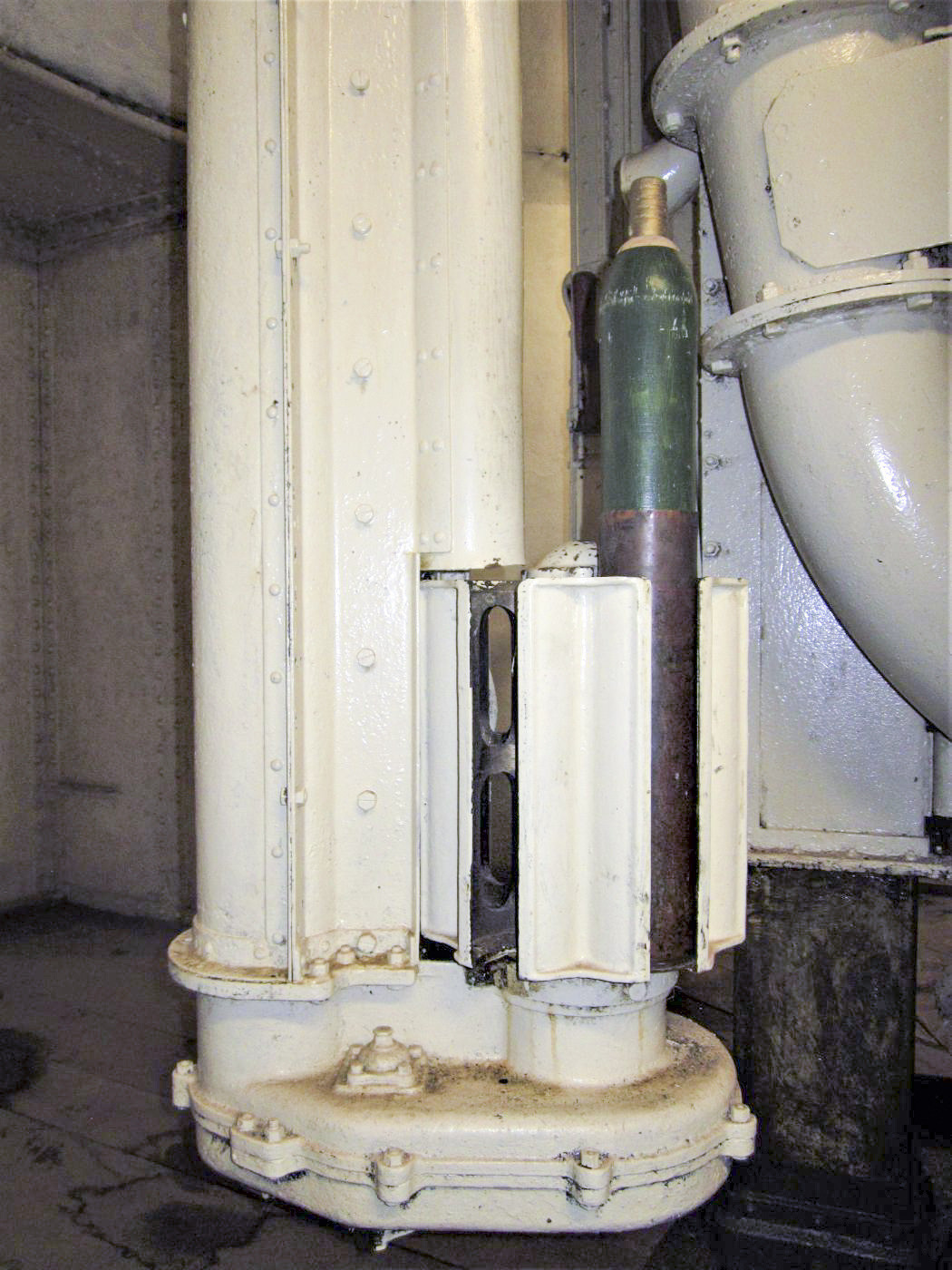 Ligne Maginot - FOUR A CHAUX - FAC - (Ouvrage d'artillerie) - Bloc 2
Etage intermédiaire de la tourelle de 75
Noria d'approvisionnement