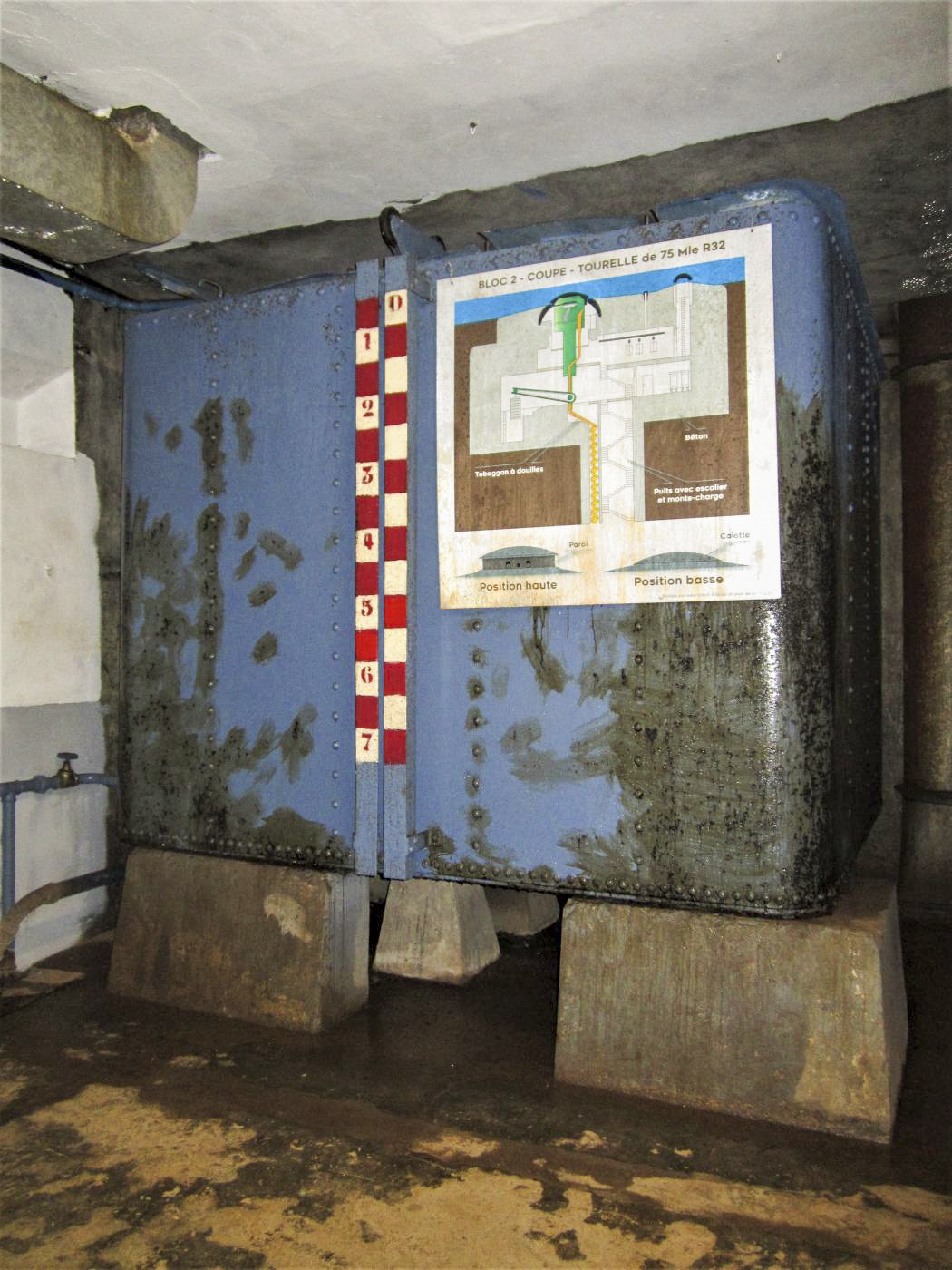 Ligne Maginot - FOUR A CHAUX - FAC - (Ouvrage d'artillerie) - Bloc 2
Etage inférieur de la tourelle de 75
Réservoir d'eau