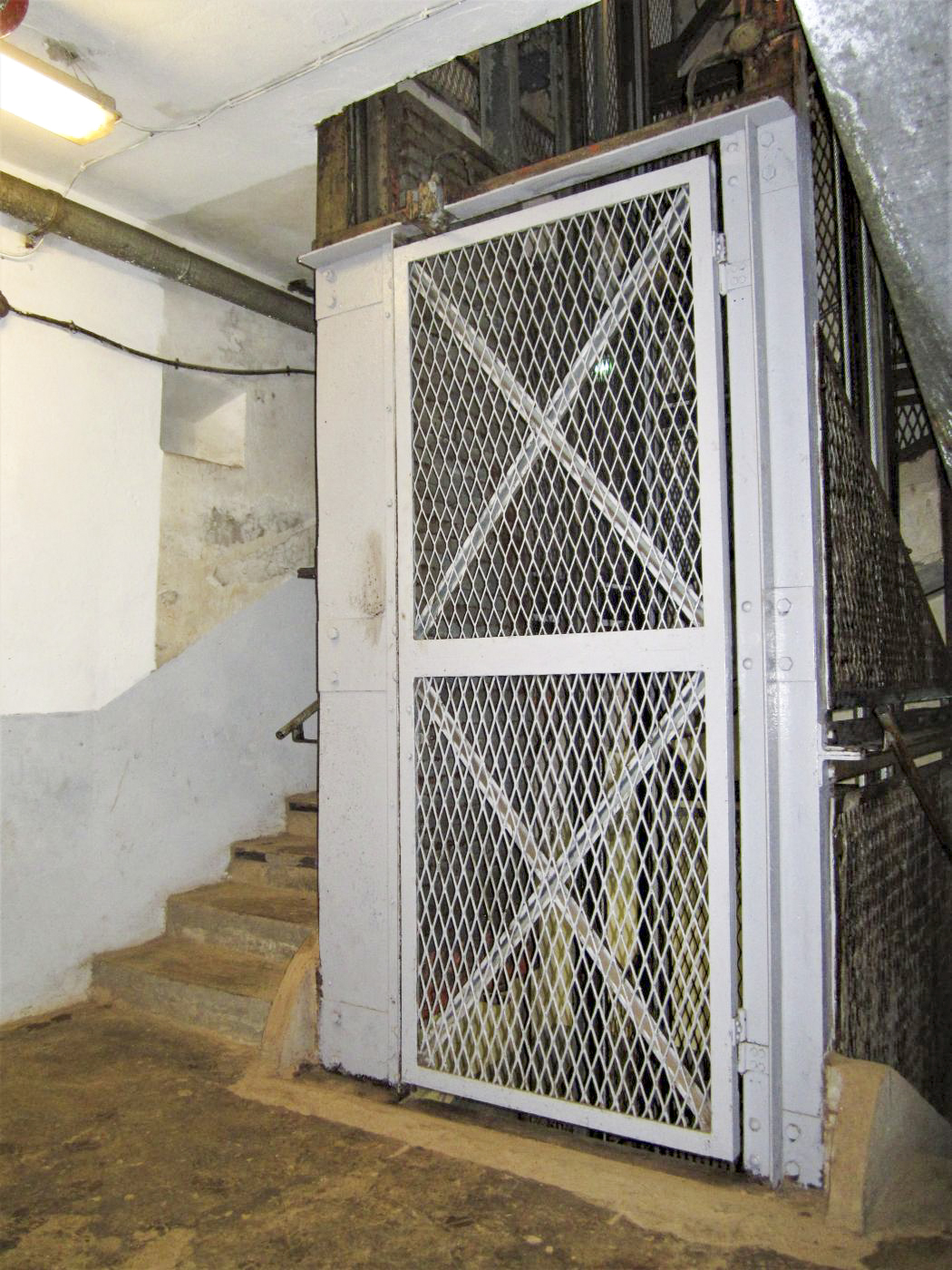 Ligne Maginot - FOUR A CHAUX - FAC - (Ouvrage d'artillerie) - Bloc 2
Etage inférieur de la tourelle de 75
Monte-charge