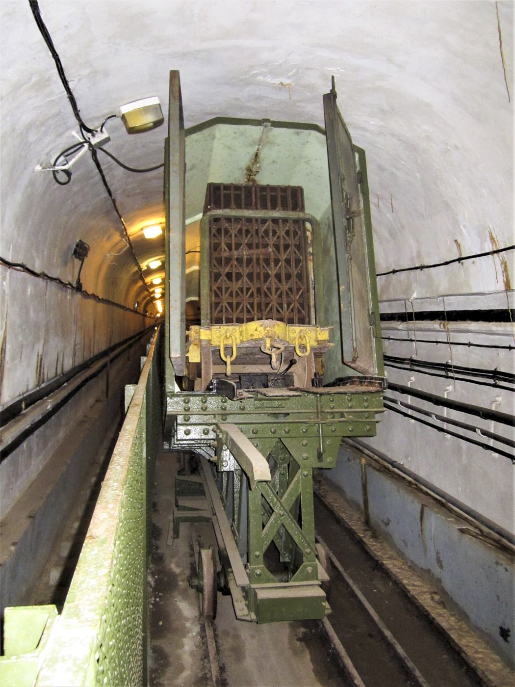 Ligne Maginot - FOUR A CHAUX - FAC - (Ouvrage d'artillerie) - Plan incliné
Monte-wagonnet chargé