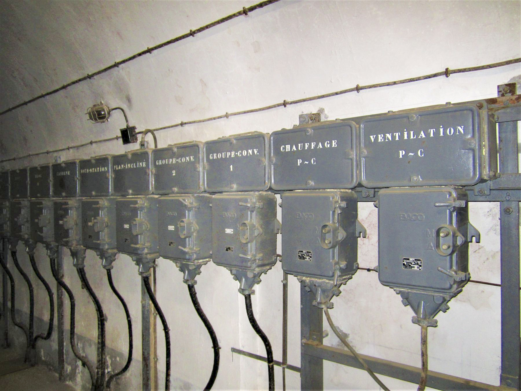 Ligne Maginot - FOUR A CHAUX - FAC - (Ouvrage d'artillerie) - Sous-station électrique
Tableau de distibution