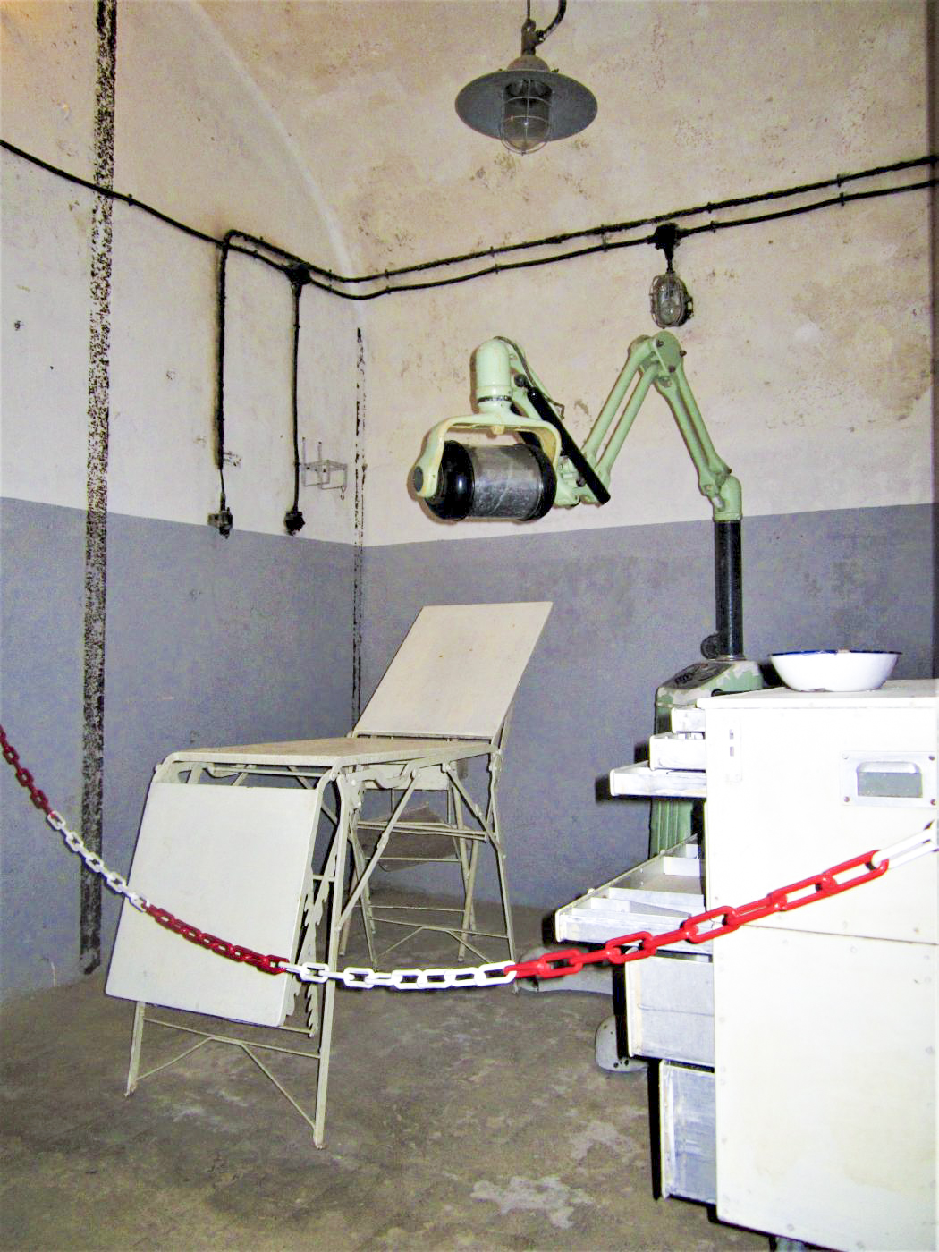 Ligne Maginot - FOUR A CHAUX - FAC - (Ouvrage d'artillerie) - Cabinet dentaire (reconstitution) - Gregory Fuchs