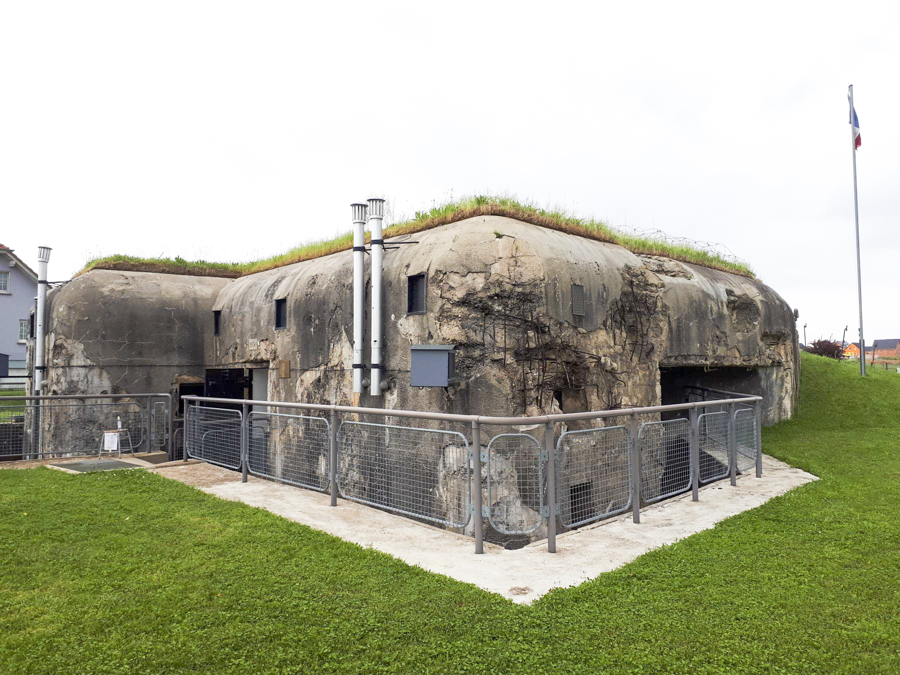 Ligne Maginot - OBERROEDERN SUD - RIEFFEL - (Casemate d'infanterie - Double) - Vue sur la façade arrière et la chambre de tir Sud