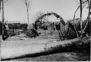 Ligne Maginot - THONNELLE - (Ouvrage d'infanterie) - Bloc 3
Entrée de l'ouvrage
Arc de Triomphe en feuillage dressé pour la visite du duc de Windsor (visite qui finalement n'aura pas lieu)