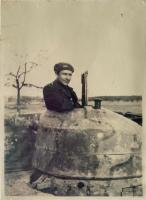 Ligne Maginot - HATTEN OUEST (TD N° 315 ?) - (Cuve pour arme d'infanterie) - Le Lt Allibert dans la tourelle démontable n° 315, PA n°7 Route de Hatten-Buhl