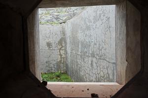 Ligne Maginot - LAVOIR - (Ouvrage d'artillerie) - Bloc 5
Vue depuis le créneau FM de défense du fossé des 81