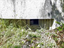 Ligne Maginot - AMODON - (Observatoire d'infanterie) - Créneau observatoire Nord-Est
Noter le dégagement permettant d'accroître le champ de vision sur la gauche