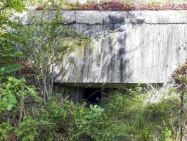 Ligne Maginot - AMODON - (Observatoire d'infanterie) - Créneau observatoire Sud-Est
Noter le dégagement permettant d'accroître le champ de vision sur la droite