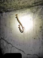 Ligne Maginot - A4 - (Chambre de coupure) - Un crochet sur le mur.... pour des vêtements ?