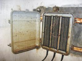 Ligne Maginot - B - (Chambre de coupure) - Boîtier de connexion. Ces boitiers datent de la réfection du réseau dans les années 50. Ils ne sont pas d'origine.