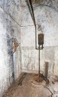 Ligne Maginot - FROHMUHL (PC DU QUARTIER KAPELLENHOF - II/153° RIF) - (Abri) - Le puits alimentant l'abri en eau
Cloche à air de la pompe immergée Mengin, remplacée après guerre par une pompe immergée électrique