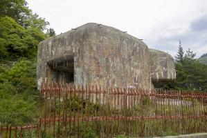 Ligne Maginot - SAINT ROCH (SHR) - (Ouvrage d'artillerie) - Bloc 4
Créneau JM à gauche et façade du 75/29 à droite