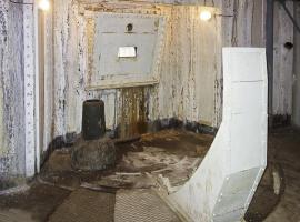 Ligne Maginot - SAINT ROCH (SHR) - (Ouvrage d'artillerie) - Bloc 4
Chambre de tir de 75/29.
Dans les années 50, la chambre a été réarmée avec le prototype n°2, qui a été récupéré en 1978 par l'association de Fermont. 
La pièce est visible dans le musée de l'ouvrage de Fermont