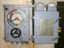 Ligne Maginot - SAINT ROCH (SHR) - (Ouvrage d'artillerie) - Transmetteur Carpentier avec sa batterie de secours en cas de coupure du réseau électrique