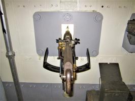 Ligne Maginot - 86 - ASCHENBACH - (Casemate d'infanterie - double) - Mitrailleuse Sud-Ouest avec montage sur affut particulier et plaque d'embrasure type N