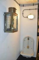 Ligne Maginot - 86 - ASCHENBACH - (Casemate d'infanterie - double) - Étage inférieur
Lavabo et lampe à pétrole Epervier-Gilet