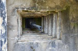 Ligne Maginot - SIMSERHOF - (Ouvrage d'artillerie) - Entrée des hommes
Créneau pour JM et canon de 37