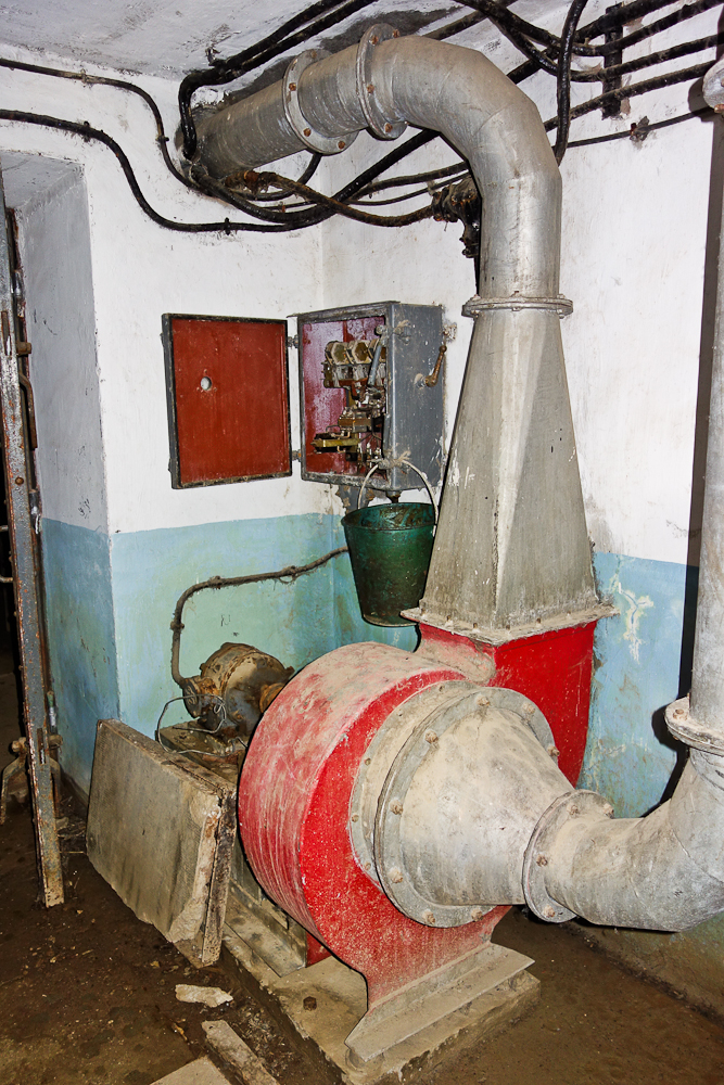 Ligne Maginot - LAVOIR - (Ouvrage d'artillerie) - Entrée des Hommes
Ventilateur air pur