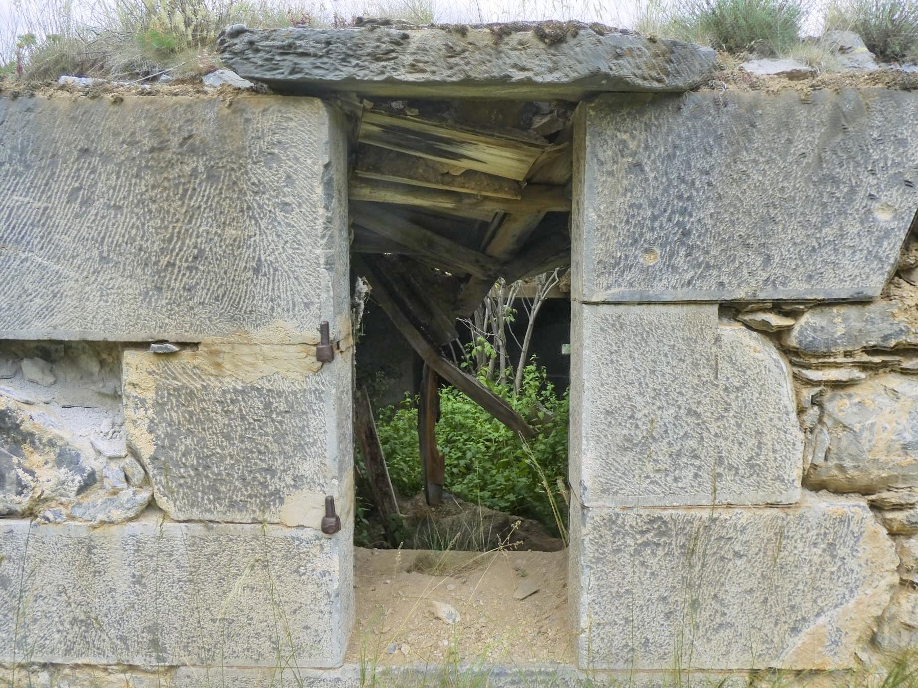 Ligne Maginot - VICTOR-EMMANUEL NORD-EST - (Blockhaus pour arme infanterie) - Entrée du blockhaus par un ancien créneau d'artillerie