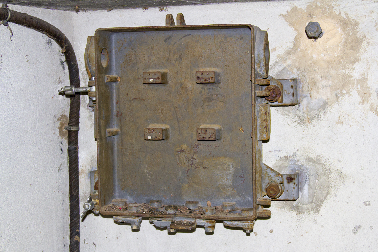 Ligne Maginot - AMODON - (Observatoire d'infanterie) - Répartiteur téléphonique 
Boite de coupure n°2 à 28 circuits 