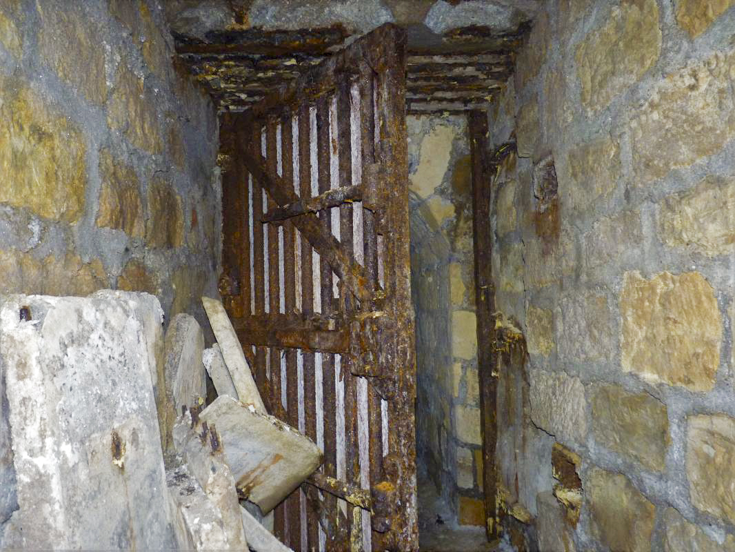 Ligne Maginot - BOVENBERG - A27 - (Ouvrage d'infanterie) - Grille de protection dans l'égout - Aditus