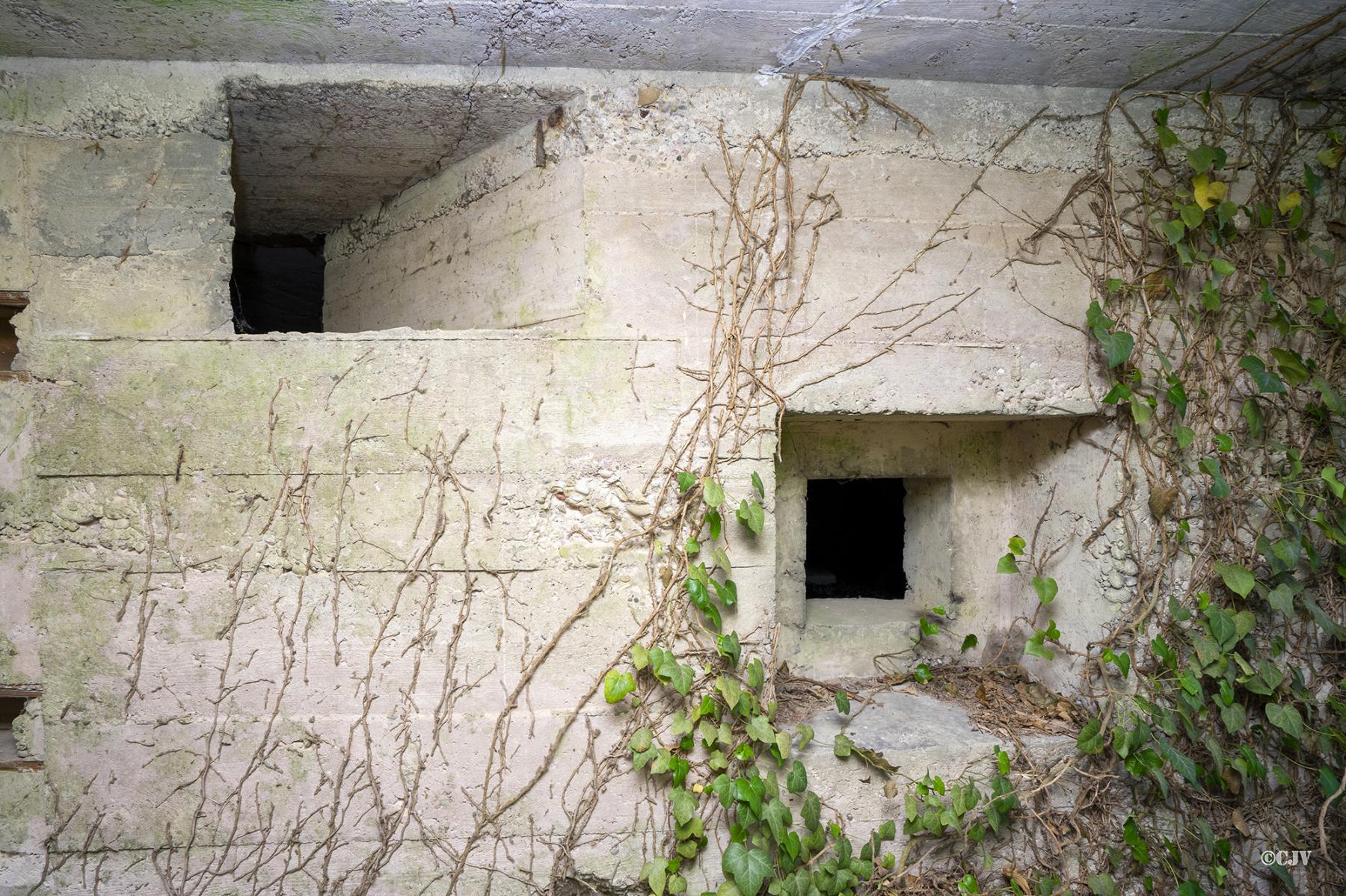 Ligne Maginot - NEUSCHOLLEN EST - (Casemate d'infanterie - Simple) - Créneau pour la défense de l'entrée - Lia VERMEULEN