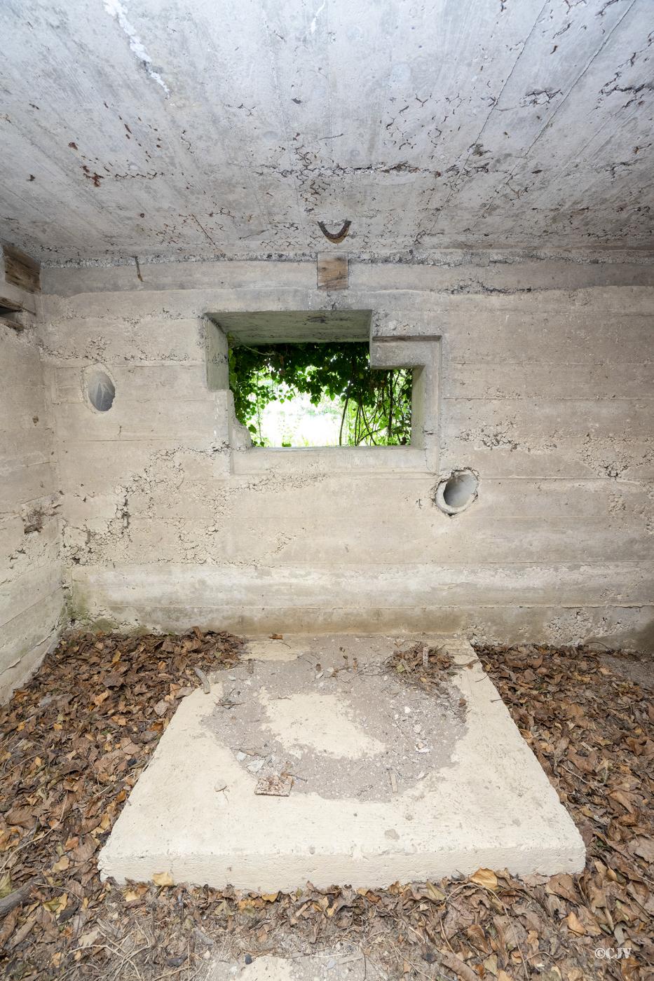 Ligne Maginot - NEUSCHOLLEN EST - (Casemate d'infanterie - Simple) - L'emplacement du canon, l'action de tir est vers l'ouest