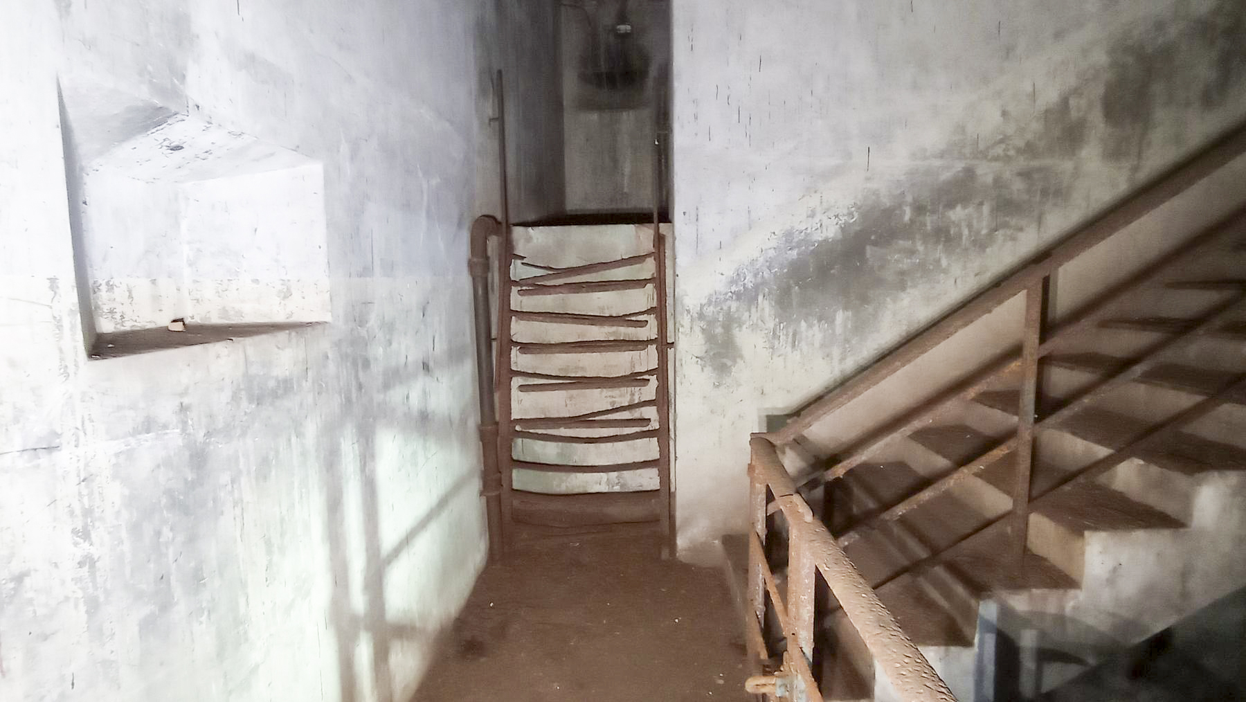 Ligne Maginot - FROHMUHL (PC DU QUARTIER KAPELLENHOF - II/153° RIF) - (Abri) - Échelle permettant d’accéder à l'étage supérieur du coffre d'entrée Ouest