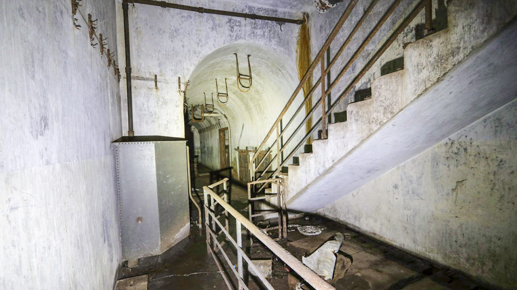 Ligne Maginot - FROHMUHL (PC DU QUARTIER KAPELLENHOF - II/153° RIF) - (Abri) - Coffre d'entrée Est
Le bas de la cage d'escalier