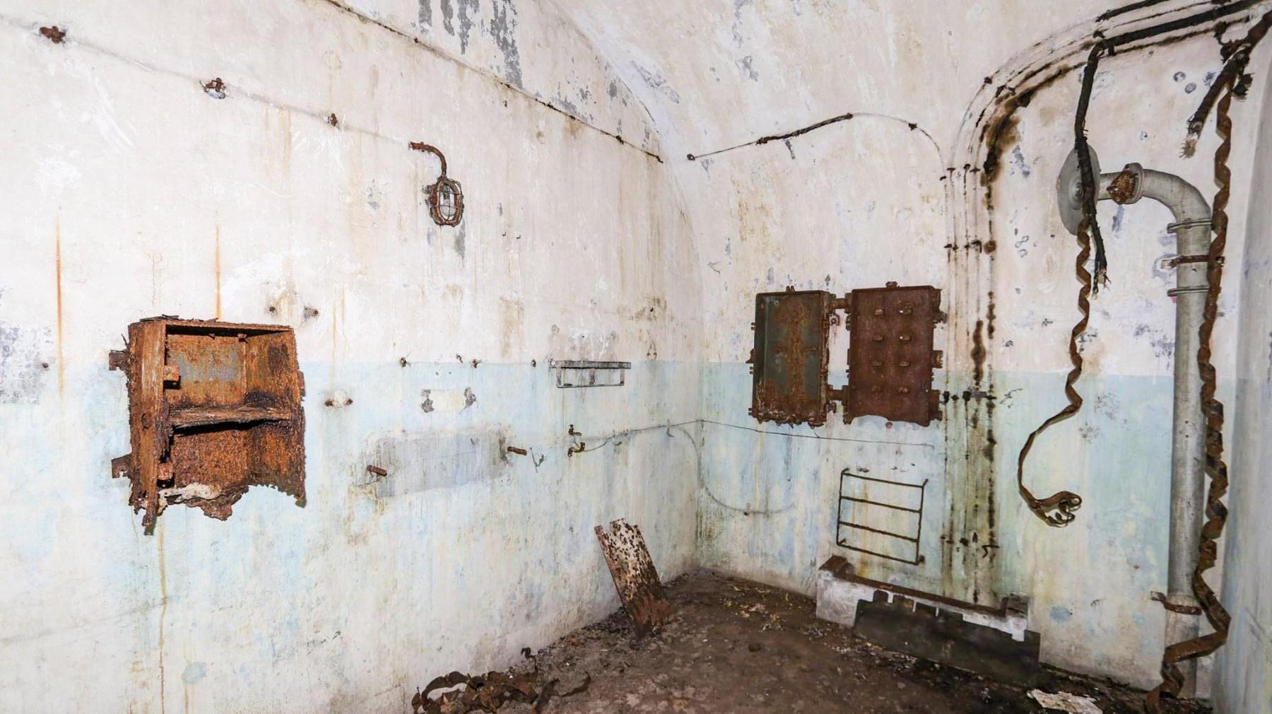 Ligne Maginot - FROHMUHL (PC DU QUARTIER KAPELLENHOF - II/153° RIF) - (Abri) - Central téléphonique
Vestiges des équipements - Philippe EVA