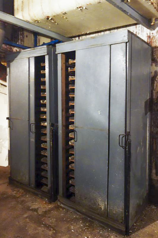 Ligne Maginot - SAINT ROCH (SHR) - (Ouvrage d'artillerie) - Bloc 4
Armoires à munitions de la chambre de tir du canon de 75 mm.