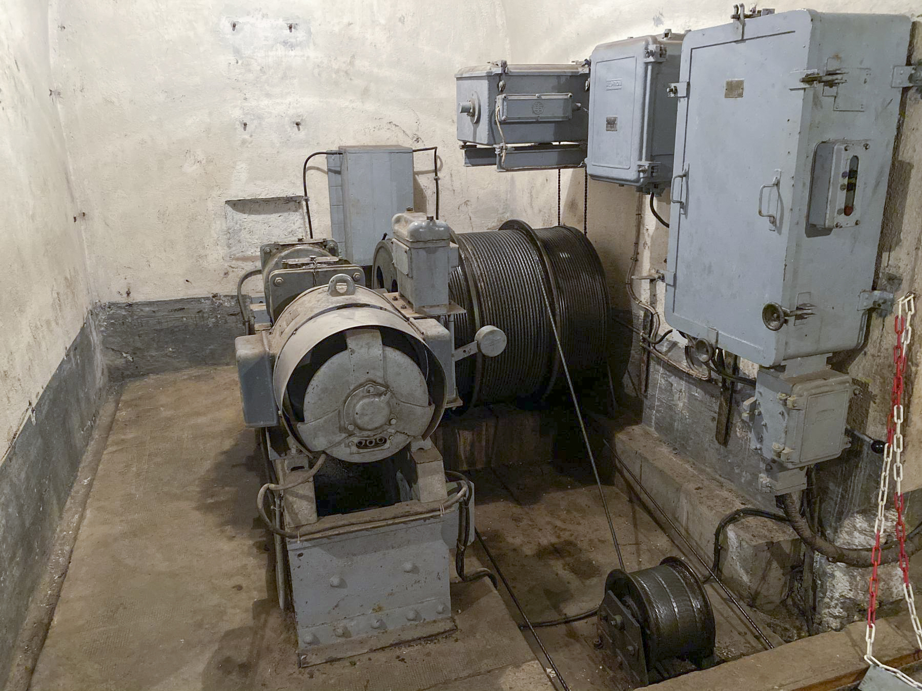 Ligne Maginot - SAINT ROCH (SHR) - (Ouvrage d'artillerie) - Le plan incliné desservant le bloc 4
Le mécanisme de treuil - Pascal LAMBERT