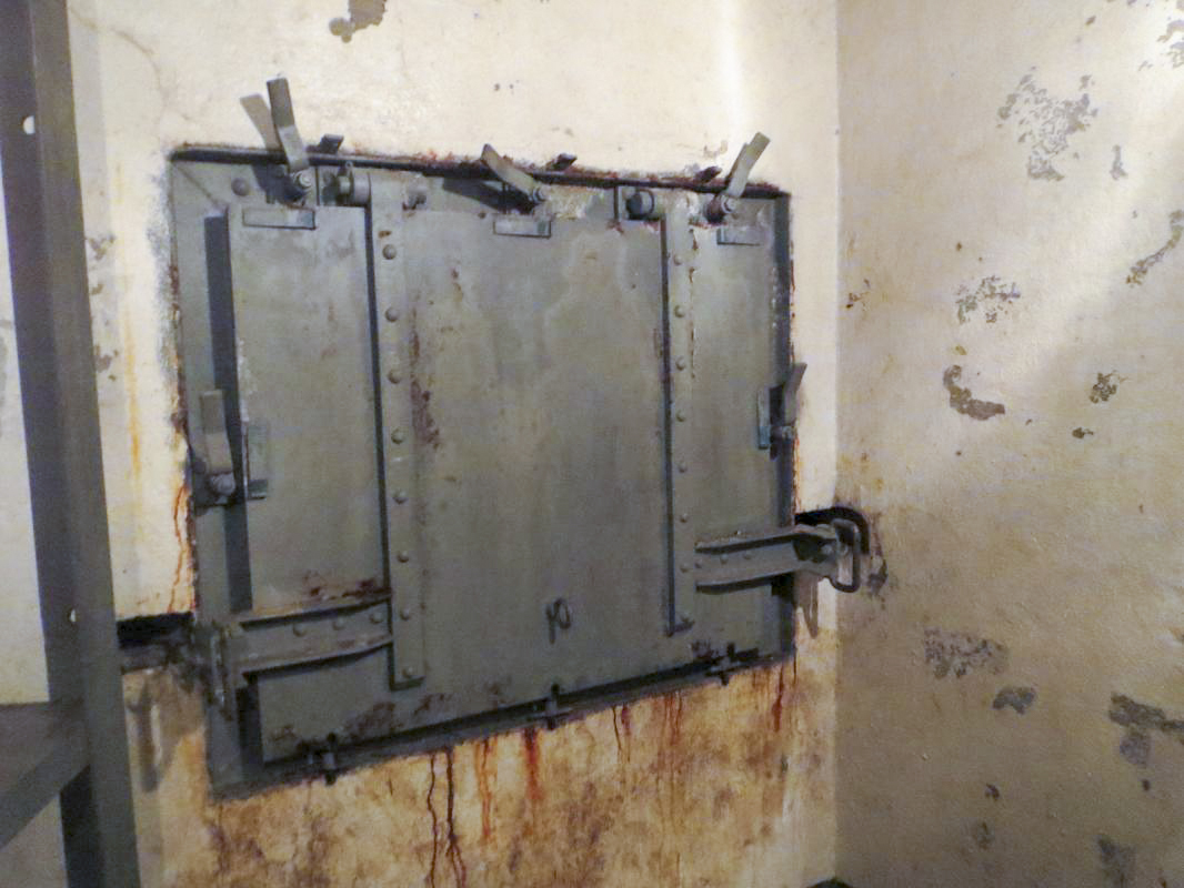 Ligne Maginot - SAINT ROCH (SHR) - (Ouvrage d'artillerie) - Bloc 4
Réceptacle à douilles à l'étage inférieur du bloc