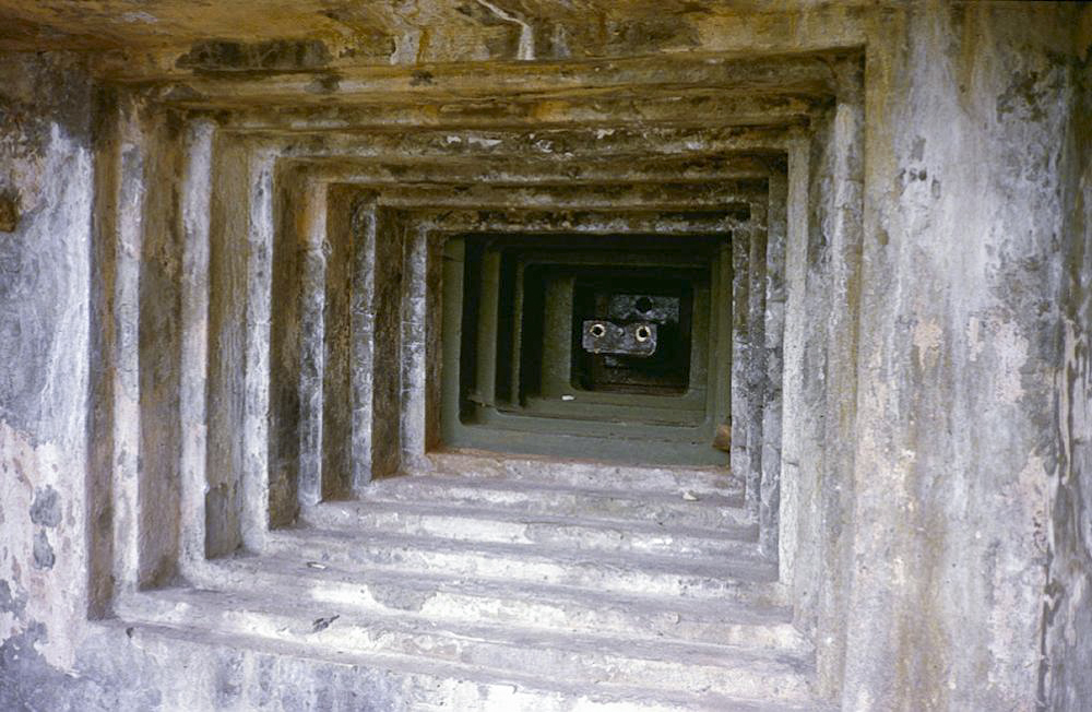 Ligne Maginot - SAINT ROCH (SHR) - (Ouvrage d'artillerie) - Bloc 4
Créneaux pour JM vu de l'extérieur - LOVINY Alain