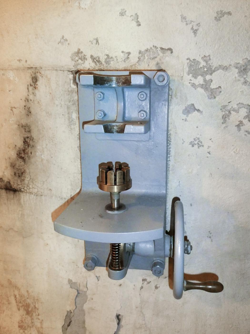 Ligne Maginot - SAINT ROCH (SHR) - (Ouvrage d'artillerie) - Bloc 4
Dispositif de montage des munitions de 81 mm - ELLENA - CUNY